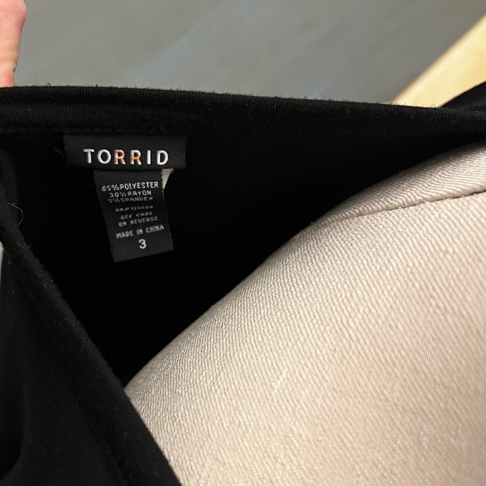 ♥️TORRID TOP♥️ - Picture 3 of 4